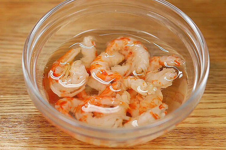 Salad tôm cần tây sốt dầu mè hình 4