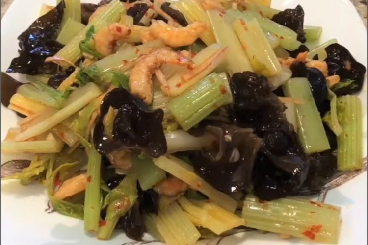 Salad tôm cần tây sốt dầu mè hình 6