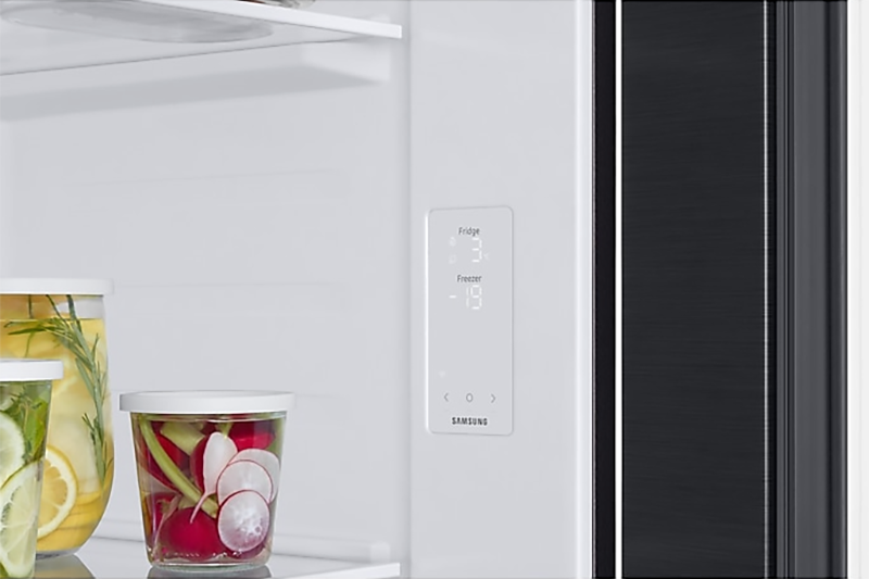 Samsung RS57DG410EB4SV sở hữu bảng điều khiển tiện lợi