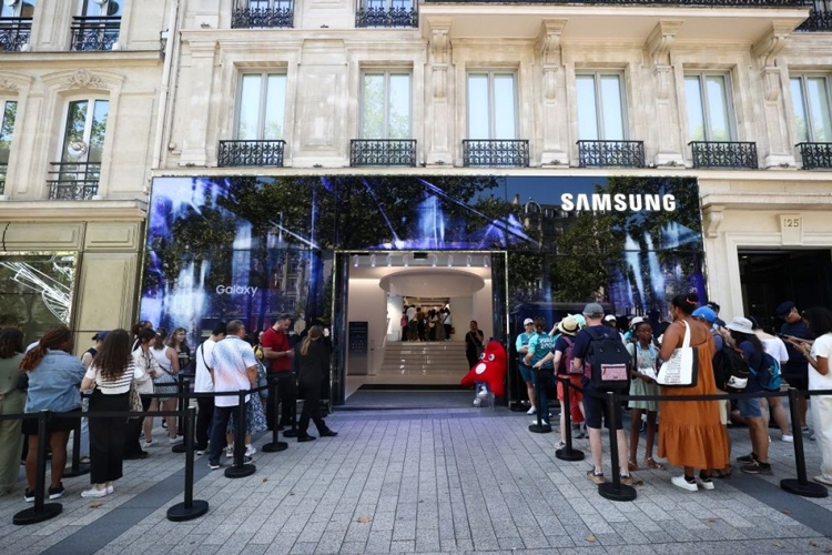 Cửa hàng pop-up của Samsung tại Champs-Elysees