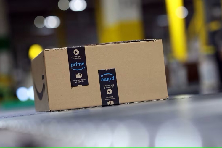 Sau lùm xùm chính trị, Amazon buộc phải hiển thị thuế quan trên giá sản phẩm?