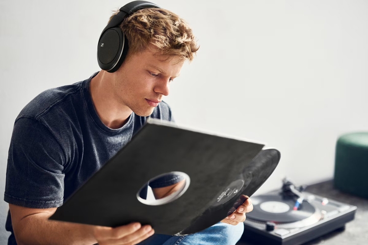 Sennheiser ra mắt HD 550: Tai nghe Open-Back dành cho Audiophile và Game thủ