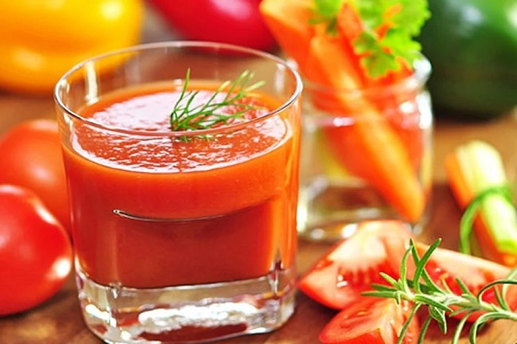 sinh tố cà chua cà rốt 1