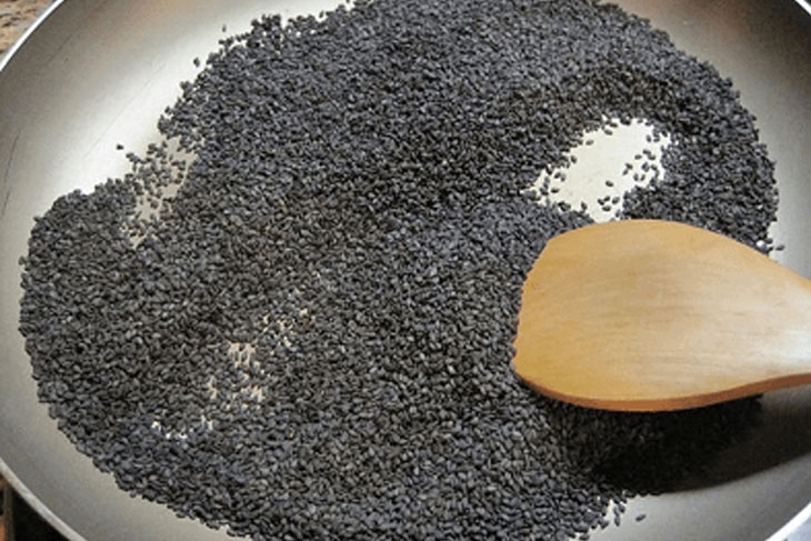 Sinh tố mè đen chà là 3
