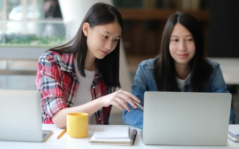 Sinh viên năm nhất có cần laptop không? - hình 1