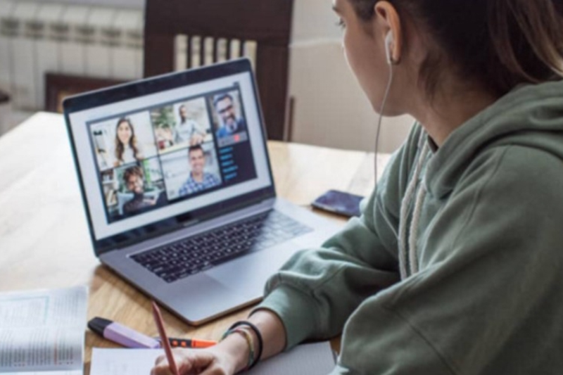 Sinh viên năm nhất có cần laptop không? - hình 2