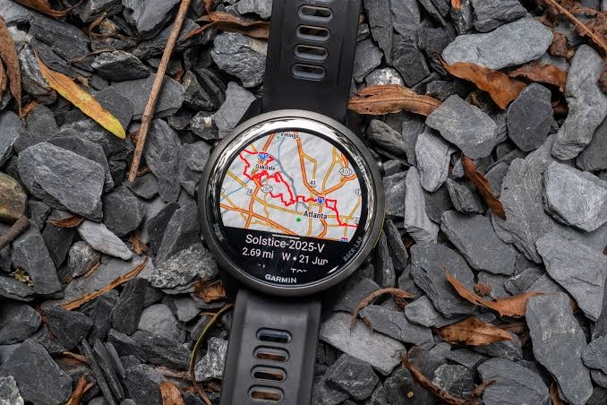 Đồng hồ Garmin định vị GPS đa băng tần khi chạy ngoài trời