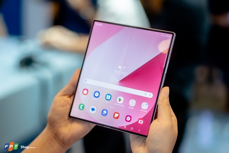 So sánh Samsung Galaxy Z Fold6 và iPhone 16 Pro Max (ảnh 1)