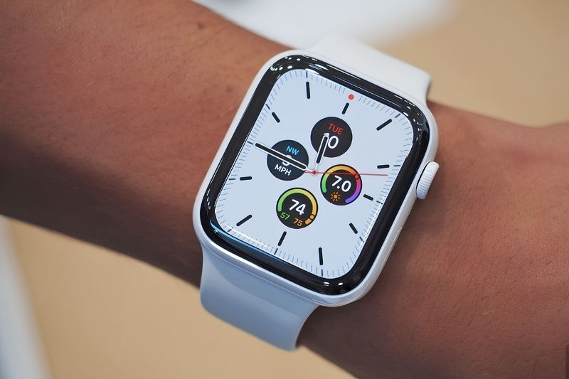 so sánh Apple Watch Series 4 và Series 5 3