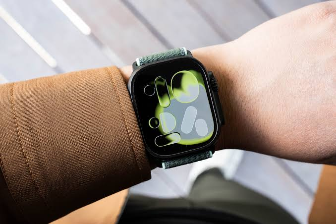 So sánh Apple Watch và Samsung Galaxy Watch 11