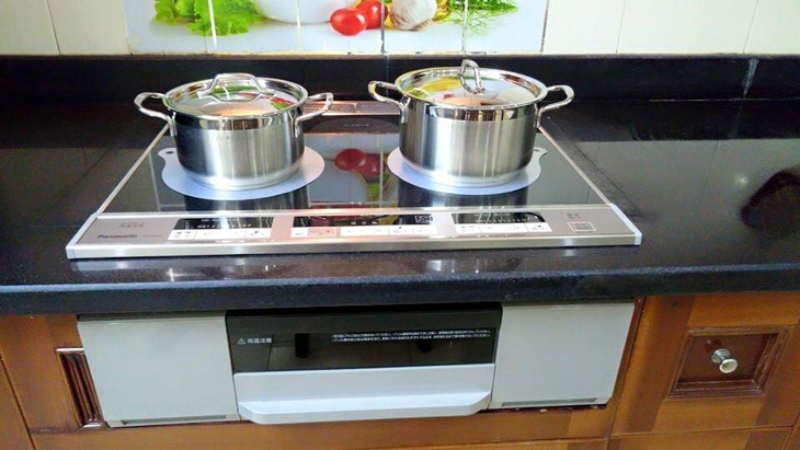 So s&aacute;nh bếp từ Hitachi v&agrave; Panasonic - h&igrave;nh 10