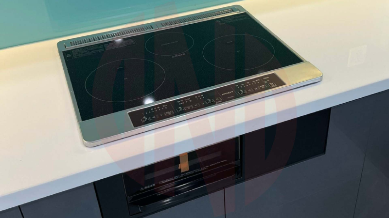 So s&aacute;nh bếp từ Hitachi v&agrave; Panasonic - h&igrave;nh 1