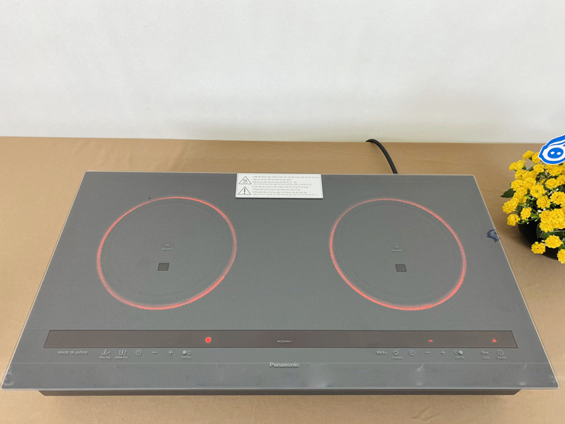 So s&aacute;nh bếp từ Hitachi v&agrave; Panasonic - h&igrave;nh 2