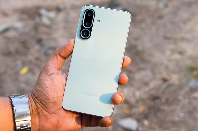 So sánh Galaxy M56 và Xiaomi 14T - hình 2