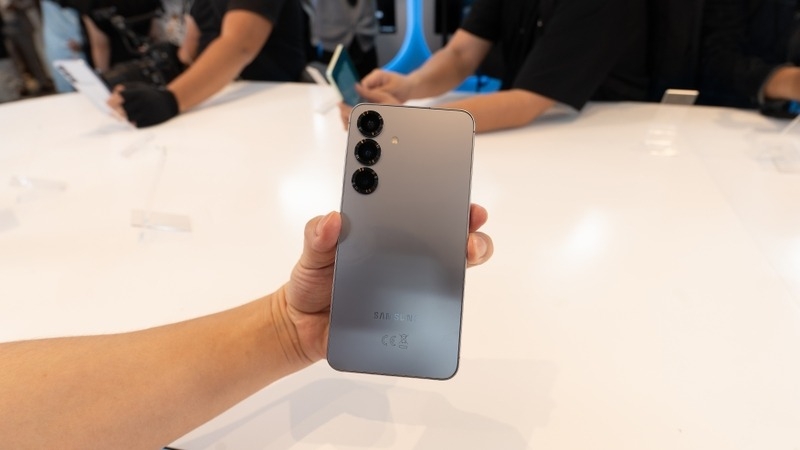 So sánh Samsung Galaxy S25 và iPhone 16 Pro (ảnh 5)