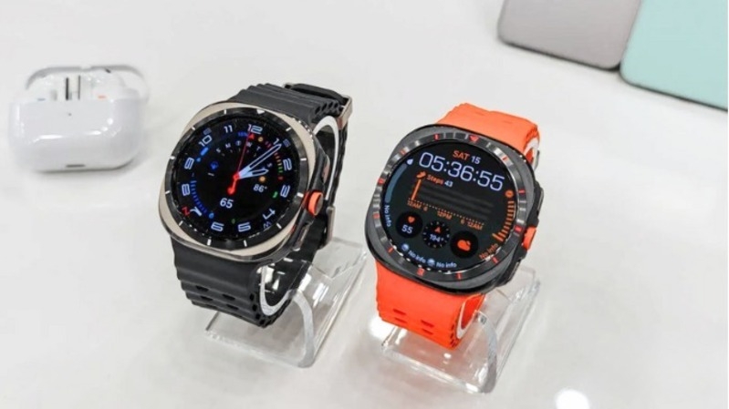 So sánh Galaxy Watch Ultra 2025 và 2024 4