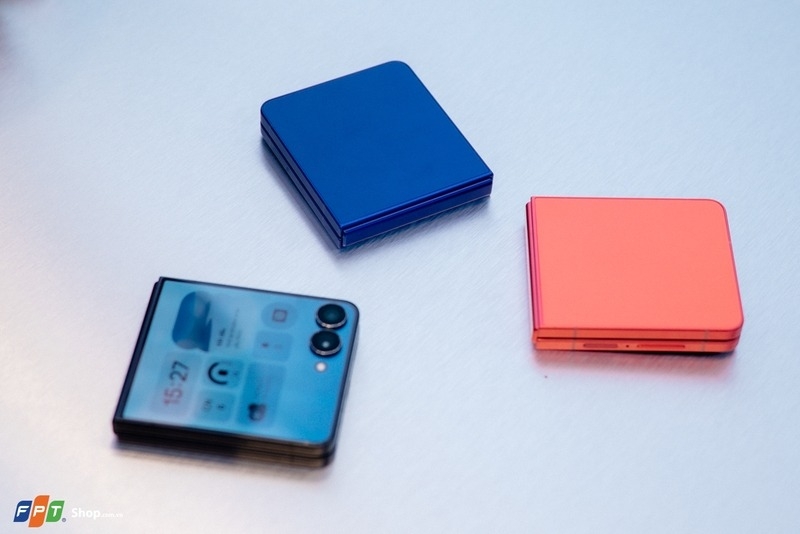 So sánh Galaxy Z Flip7 và Galaxy Z Flip6 2