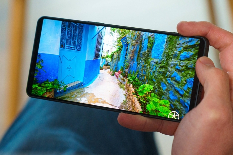 So sánh Galaxy Z Fold8 và Sony Xperia 1 VIII - hình 5