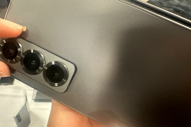 So sánh Galaxy Z Fold Special Edition và Galaxy Z Fold6 - hình 7