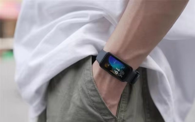 chất lượng màn hình của huawei band 8