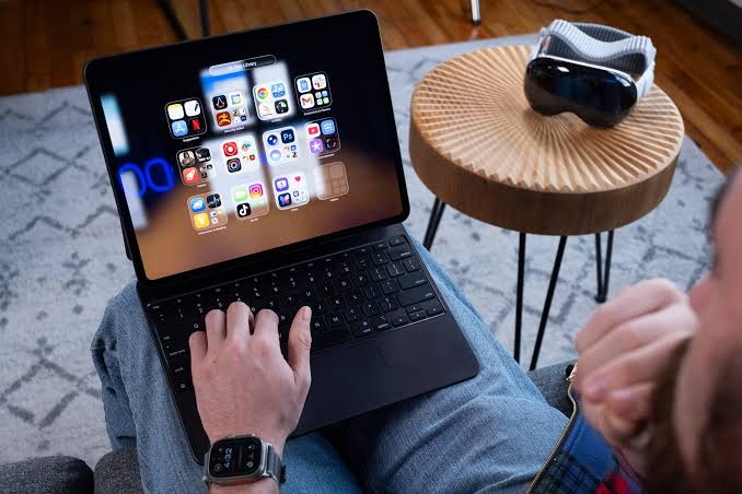 So sánh iPad và máy tính bảng Samsung 4