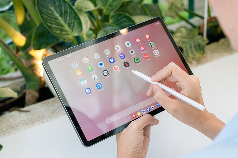 So sánh iPad và máy tính bảng Samsung 6