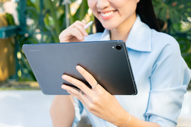 So sánh iPad và máy tính bảng Samsung 14