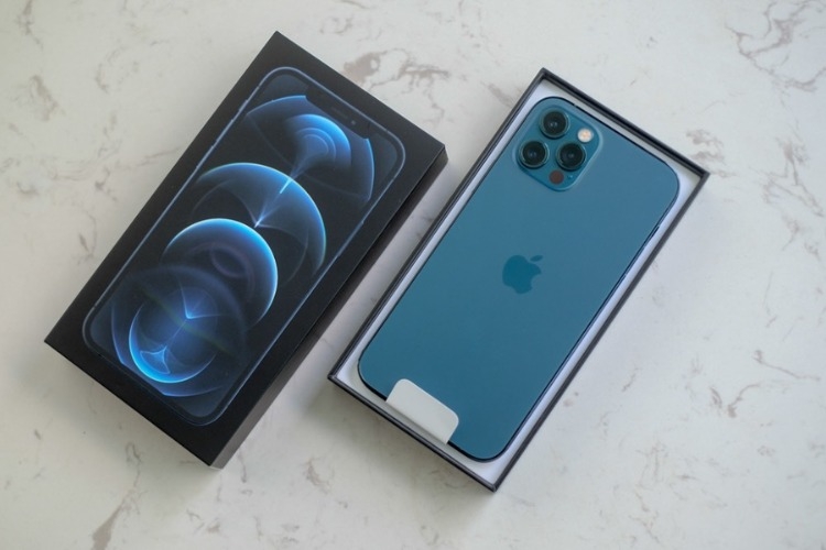 So sánh iPhone 15 và iPhone 12 Pro Max 6