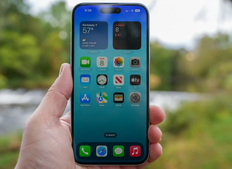 So sánh iPhone 16e và 15 Plus - hình 4