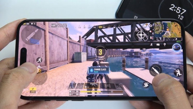 So sánh iPhone 16e và 15 Plus - hình 8