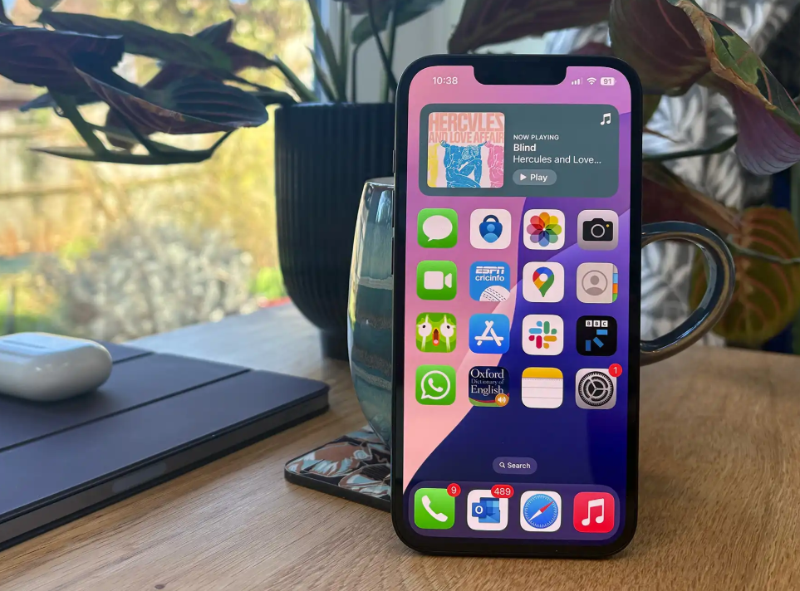 So sánh iPhone 16e và 15 Plus - hình 9