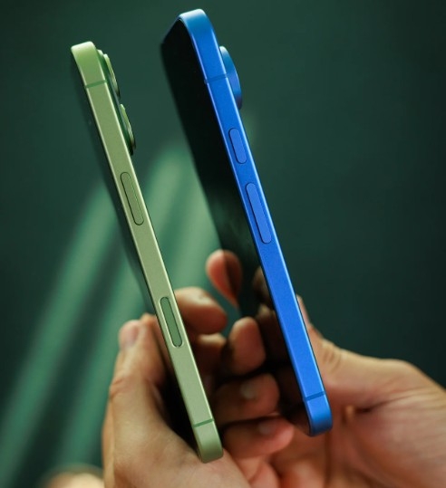 So sánh iPhone 17 vs Pixel 10 2