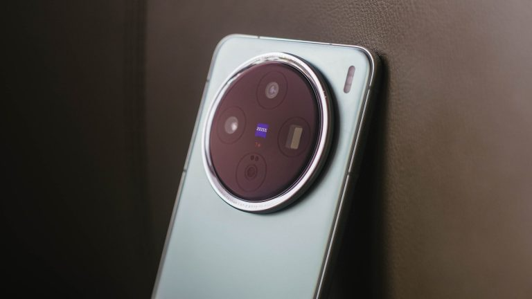 So sánh iQOO 13 và vivo X200 2