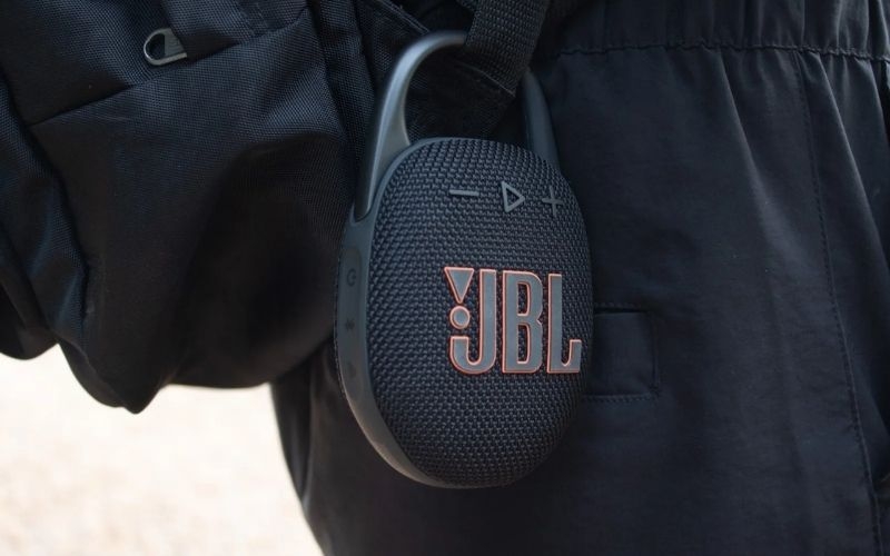So sánh loa JBL Go 5 vs JBL Clip 5 về thời lượng pin