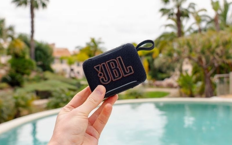 So sánh loa JBL Go 5 vs JBL Clip 5 về khả năng chống nước