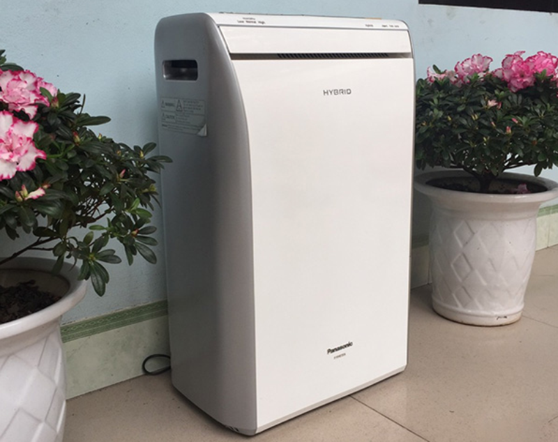 So s&aacute;nh m&aacute;y h&uacute;t ẩm Sharp v&agrave; Panasonic - h&igrave;nh 11