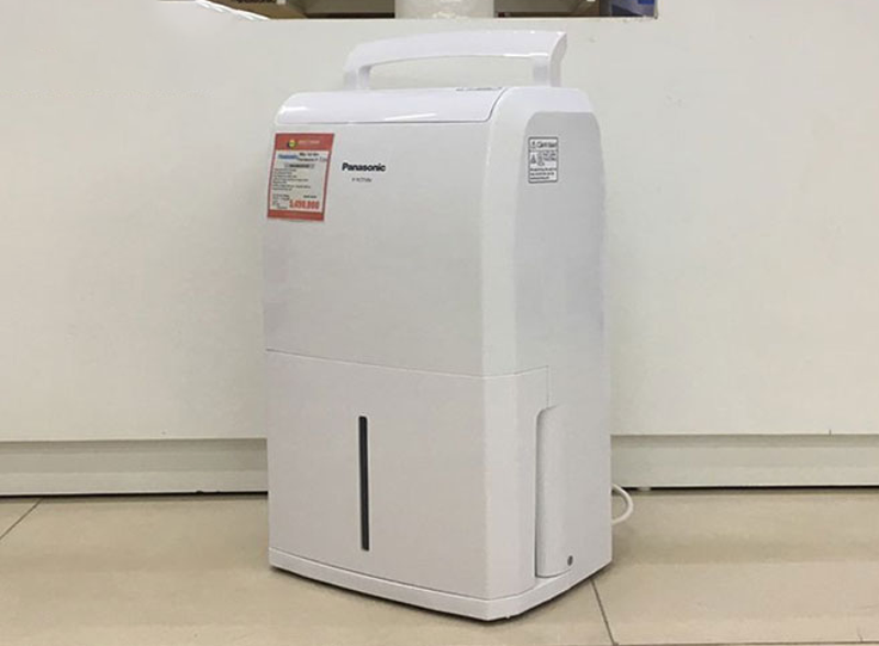 So s&aacute;nh m&aacute;y h&uacute;t ẩm Sharp v&agrave; Panasonic - h&igrave;nh 8