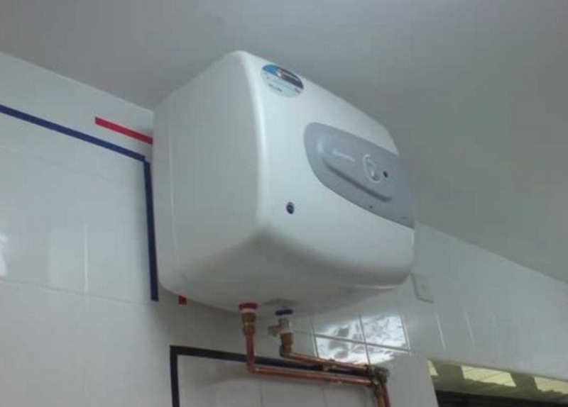 So s&aacute;nh m&aacute;y nước n&oacute;ng gi&aacute;n tiếp Ariston v&agrave; Ferroli - h&igrave;nh 4