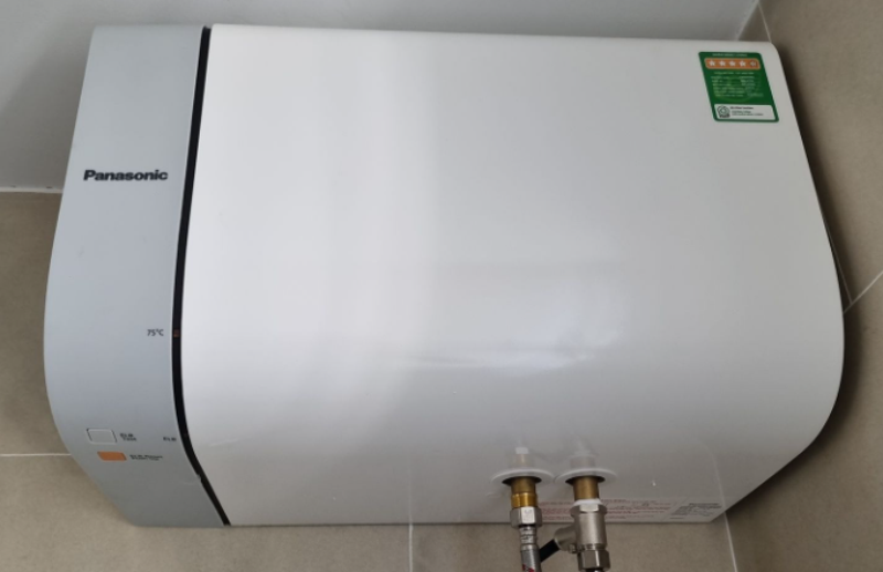 So s&aacute;nh m&aacute;y nước n&oacute;ng Panasonic v&agrave; Ariston - h&igrave;nh 1