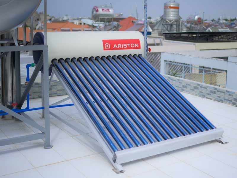 So s&aacute;nh m&aacute;y nước n&oacute;ng v&agrave; năng lượng mặt trời - h&igrave;nh 6