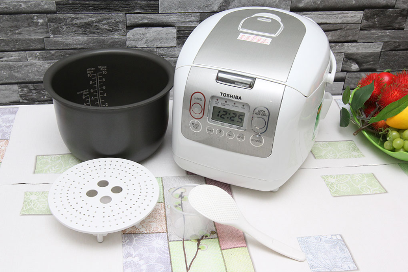 So s&aacute;nh nồi cơm điện tử Sharp v&agrave; Toshiba - h&igrave;nh 11