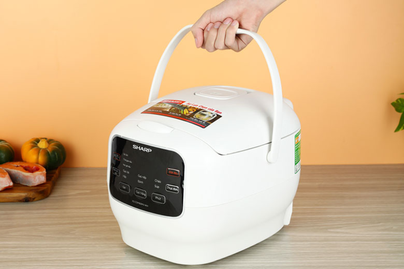 So s&aacute;nh nồi cơm điện tử Sharp v&agrave; Toshiba - h&igrave;nh 3