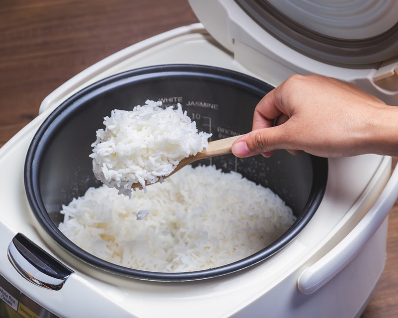 So s&aacute;nh nồi cơm điện tử Sharp v&agrave; Toshiba - h&igrave;nh 7