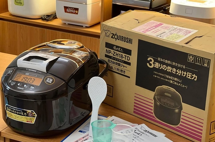 So s&aacute;nh nồi cơm điện Zojirushi v&agrave; Toshiba (H&igrave;nh 2)