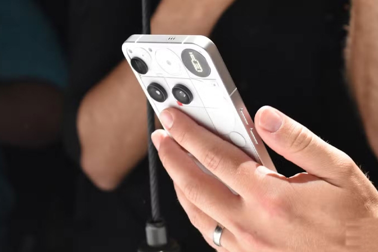 So sánh Nothing Phone 3 và iQOO 13 - hình 1