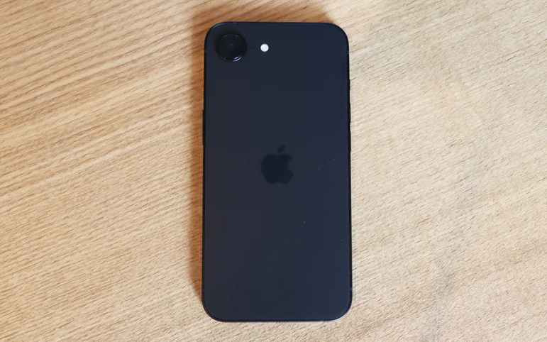 So sánh OPPO A7 Pro và iPhone 16e - hình 1