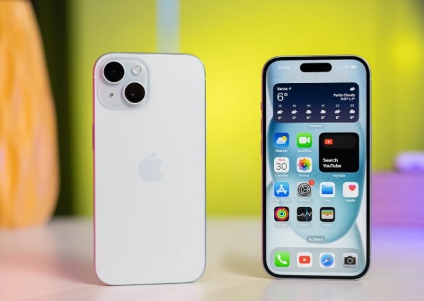 So sánh OPPO Find N6 và iPhone 15 - hình 2