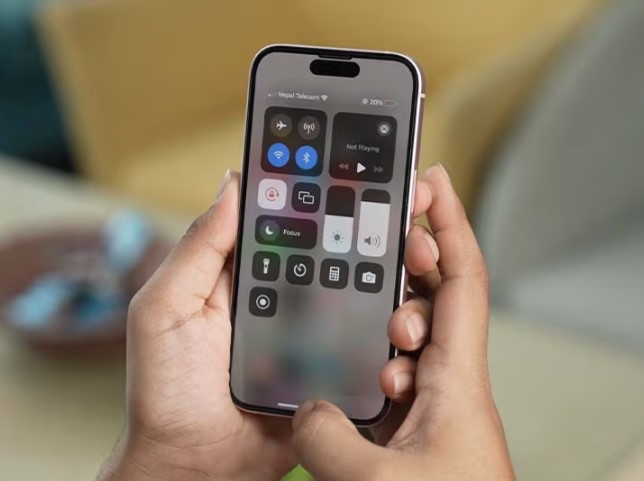 So sánh OPPO Find N6 và iPhone 15 - hình 6
