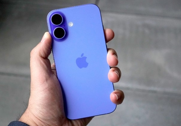 so-sanh-oppo-find-n6-va-iphone-16-2.jpg