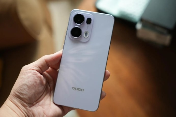 So sánh OPPO Reno13 Pro và Reno12 - 2